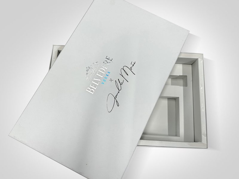 Belvedere rigid box with premium finishes